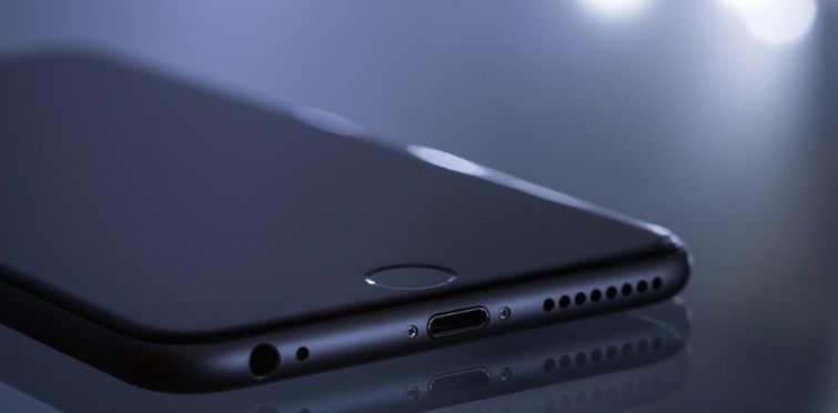 iPhone com bateria estufada dá para resolver?